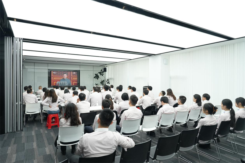 ສິບປີຂອງ Ups ແລະ downs, 1,4 ຕື້ຫົວໃຈ-qgm ແບ່ງປັນລັດສະຫມີພາບກັບ Motherland