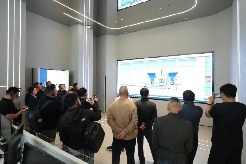 ກອງ​ປະ​ຊຸມ​ສະ​ພາ​ປະ​ຈໍາ​ຄັ້ງ​ທີ 8 ຂອງ​ສະ​ມາ​ຄົມ​ຕຶກ​ອາ​ຄານ​ຈີນ​ຄັ້ງ​ທີ 8 ໄດ້​ຈັດ​ຂຶ້ນ​ຢູ່​ເມືອງ​ກວາງ​ໂຈ່​ວ; ບໍລິສັດ ກວາງຕຸ້ງ ເຄື່ອງຈັກ ຈຳກັດ ປະກອບສ່ວນເຂົ້າໃນການແລກປ່ຽນ ແລະພັດທະນາອຸດສາຫະກຳ.